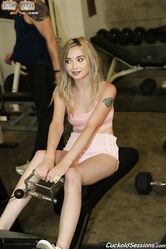 И как куколду на это смотреть?