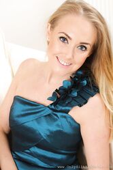 Главное, что тема сисек раскрыта, а пизду можно и не показывать