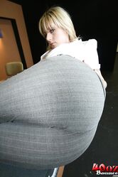 Потрогай мои сиськи через экран