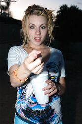 Она считает, что ее груди самые красивые. А ты как думаешь?