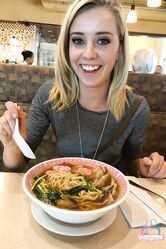 Она моя королева а не шлюха!