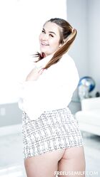 Она берет инициативу на себя