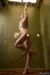 А давай вместе гимнастикой заниматься?