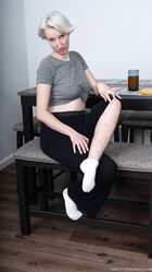 Леди, а что вы будете делать с этим бананом?